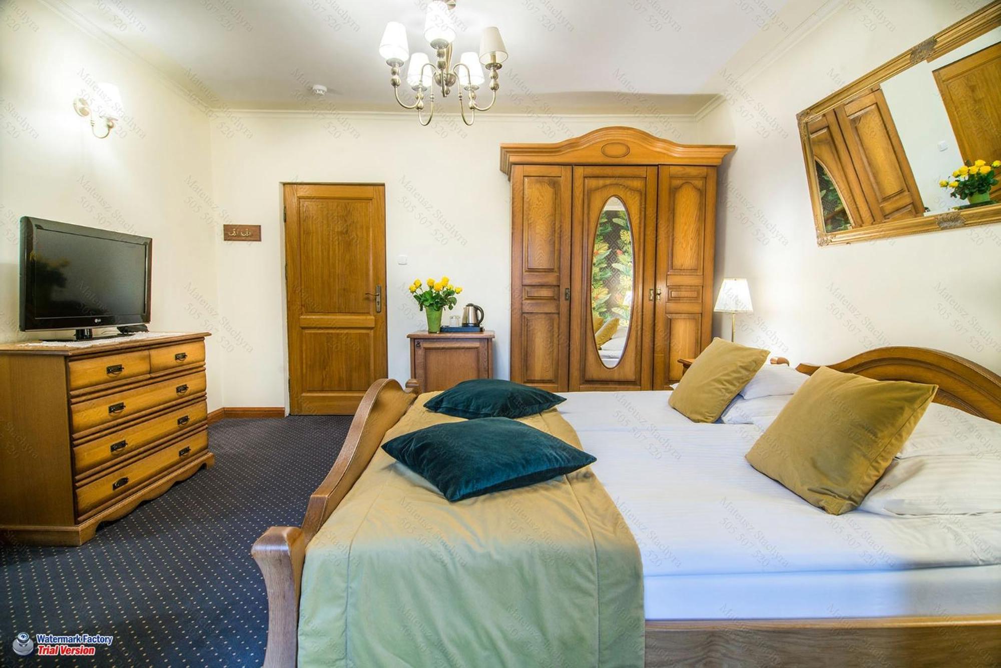 Hotel Dwa Ksiezyce Kazimierz Dolny Kültér fotó